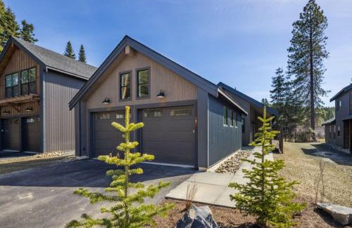 Ronald House | Suncadia 2 Bdrm Cabin with Private Hot tub on the Meadow