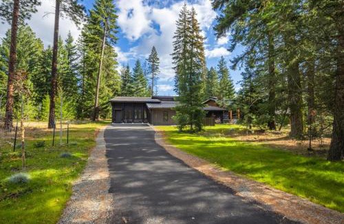 Roslyn House | Suncadia Single Story 4 Bdrm Home with Hot Tub