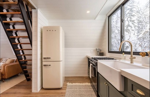 Sundance Cabin | Sundance A-Frame 5 Min Walk to Resort & XL Hot Tub