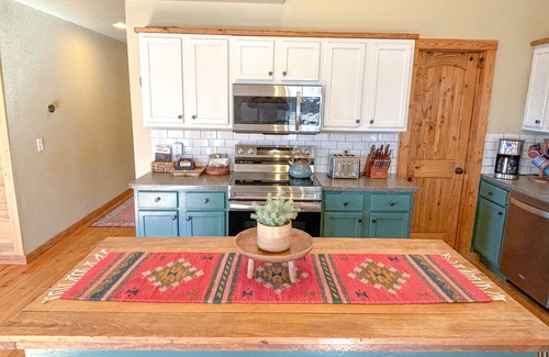 Mountainburg Cabin | Sundance Cabin - Private Ozark Mountain Retreat - hot tub & valley views!