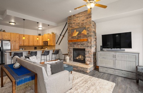 Steamboat Springs Condo | *Sundance Creek 103* Walk to Shops, Dining & Groceries, Hot Tub, Garage, W/D
