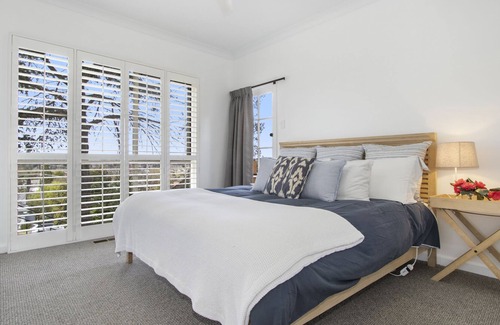 Armidale House | "Sunday" is everyday - luxury 3 bedroom home