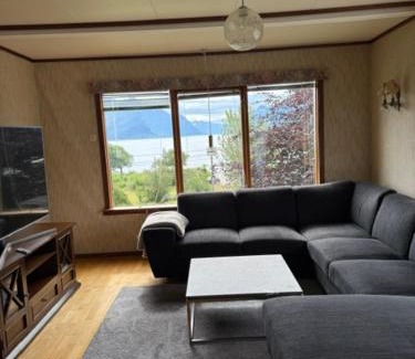 Solavagen Hotel | Sunde Fjord view, easy and cheap!