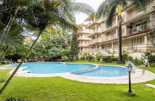Saunta Vaddo Apartment | SundeckAvenue! 1BHK Luxury Apartment with pool Gym and WiFi