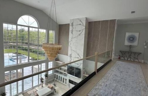 East Hampton House | Sundrenched Hamptons Estate with Resort Amenities