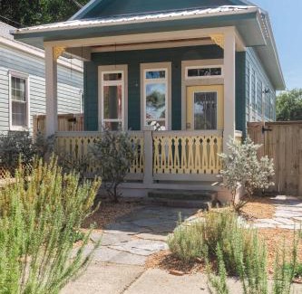 Old East Hill House | Sunflower Cottage Downtown