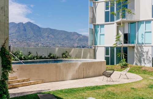 Mata Redonda Apartment | Sunflower at 12, City Views and Wonderland Vibes!