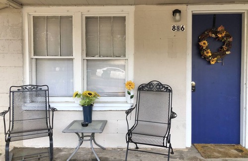 Crestview House | Sunflower Daze🌻 -35 min to beach-FAST wifi-kitchen