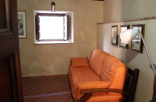 Fivizzano Apartment | "Sunflowers": Beautiful country apartment with pool, near Cinque terre