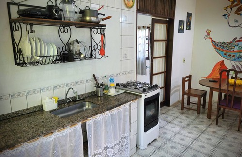 Praia Grande House | Sunhouse Ilhabela: Sobrado Divertido, Cheio de Artes, Próximo à Praia e Trilhas