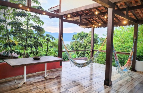 Praia Grande House | Sunhouse Ilhabela: Sobrado Divertido, Cheio de Artes, Próximo à Praia e Trilhas