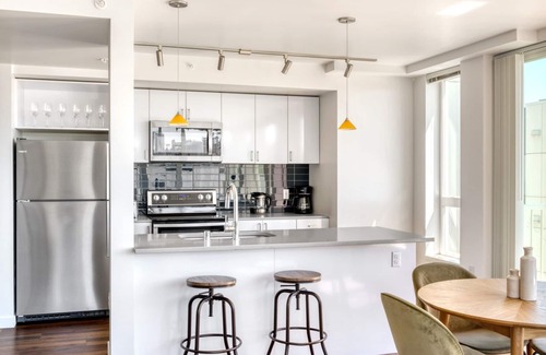 Wilburton Apartment | Sunlit Bellevue 2BR w/Gym & W/D, near Spring District, by Blueground