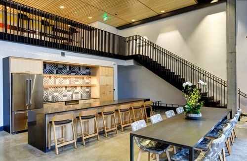 Wilburton Apartment | Sunlit Bellevue 2BR w/Gym & W/D, near Spring District, by Blueground