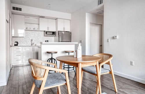 Southwest Berkeley Apartment | Sunlit Berkeley 1BR w/Gym, Roof & W/D, nr Amtrak, by Blueground