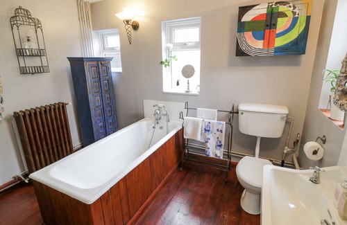 Shelsley Beauchamp Cottage | SUNNINGDALE, family friendly, with open fire in Lower Broadheath