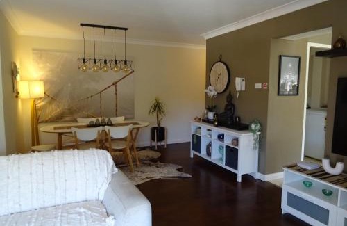 Brighton-le-Sands Apartment | Sunny 2 bed Restaurants beach at door Pets O.K