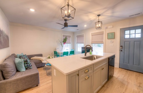 Cooper-Young Historic District House | Sunny 2bd, 2ba house in Memphis