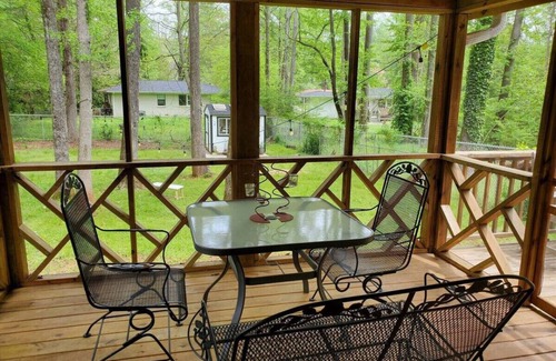 Belvedere Park House | Sunny 2BD 3BA, 10 mins to Square