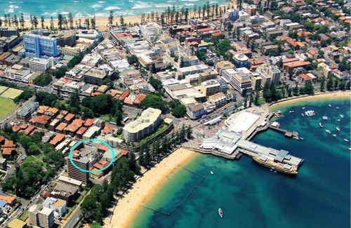 Manly Apartment | Sunny 2BR in Manly - steps to beaches, shops, cafes