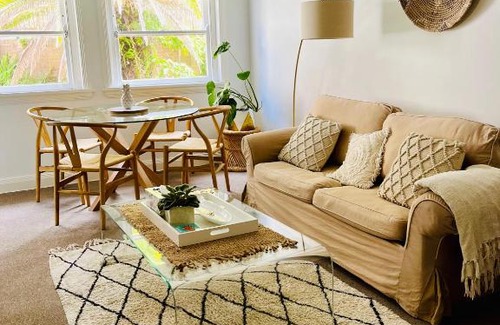 Manly Apartment | Sunny 2BR in Manly - steps to beaches, shops, cafes