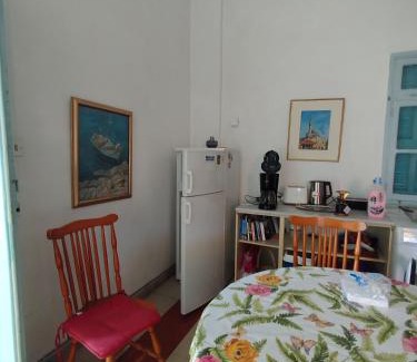 Kinosargous Apartment | Sunny apartment next to the Acropolis