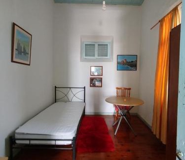 Kinosargous Apartment | Sunny apartment next to the Acropolis