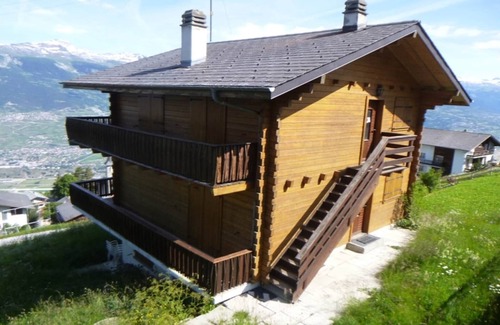 Veysonnaz Apartment | Sunny apartment with outdoor dinning