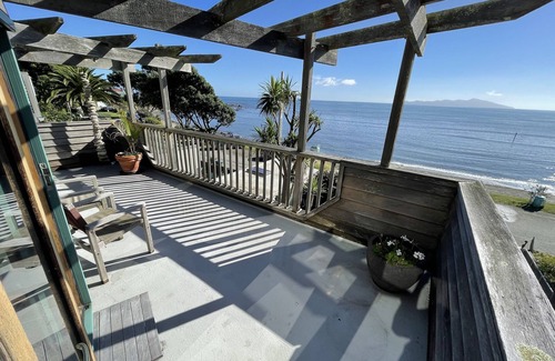 Pukerua Bay House | Sunny Beach Front House