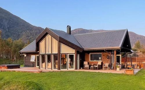 Naustdal House | Sunny Cabin With Fjord Views In Redal