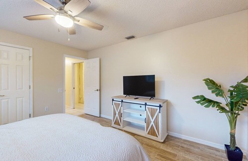 Deep Creek House | Sunny charmer with enclosed pool, grill, smart TVs, & central AC - dog-friendly
