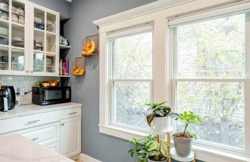 Southwest Berkeley House | Sunny, charming Berkeley craftsmannn