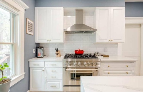 Southwest Berkeley House | Sunny, charming Berkeley craftsmannn