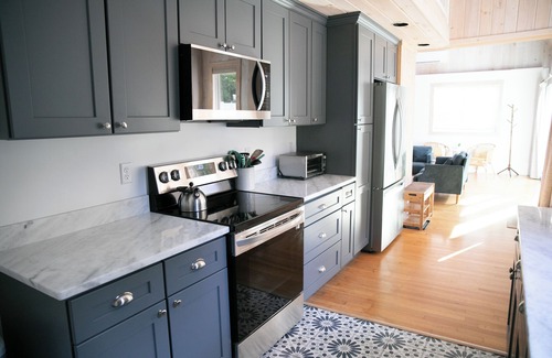 Ogunquit House | Sunny Cottage near OGT town/beach - 4 bed/2.5 bath with spacious deck!