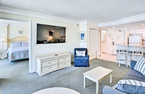 Ortona Park Apartment | Sunny Daytona Beach Gem with Ocean Views!