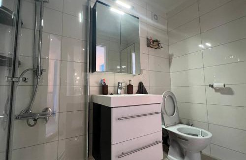 Alesund Apartment | Sunny gateaway Room in Lerstad, Suitable for two guests