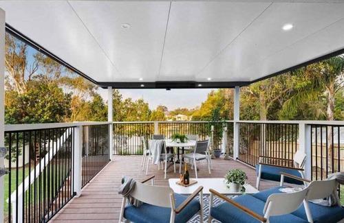 Varsity Lakes House | Sunny Hampton's On Lake-Coastal