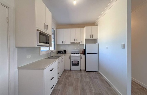 Nulsen House | Sunny Hidden Cottage