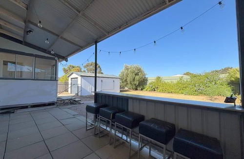 Nulsen House | Sunny Hidden Cottage