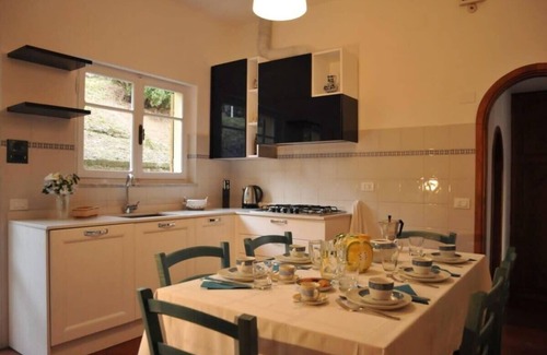 Castelnuovo Magra Villa | Sunny Hill Villa surrounded by Mediterranean Trees