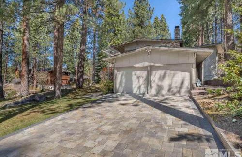 Skyland House | Sunny Lakeview Retreat - Private Beach Access