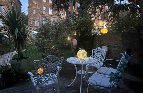 Seven Sisters Apartment | Sunny London Garden Apartment