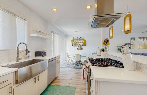 Palm Desert Condo | Sunny Mountain-View Retreat with Pool, Golf, and Tasty Eats Just Steps Away