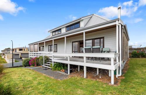 Papamoa Beach House | Sunny Seas Papamoa Beachfront Retreat