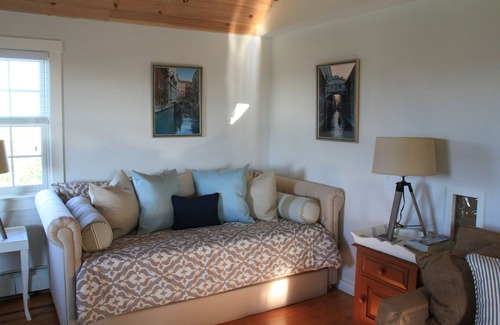 Nantucket Town Apartment | SUNNY second floor 2BD, 2BT