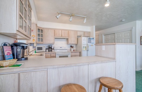 Bayshore House | Sunny Single-Level with Bridge and Bay Views in Bayshore, Beach and Pool Access!
