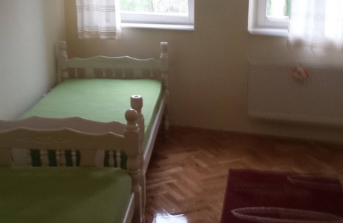 Grbavica Apartment | Sunny, spacious apartment in the heart of the city