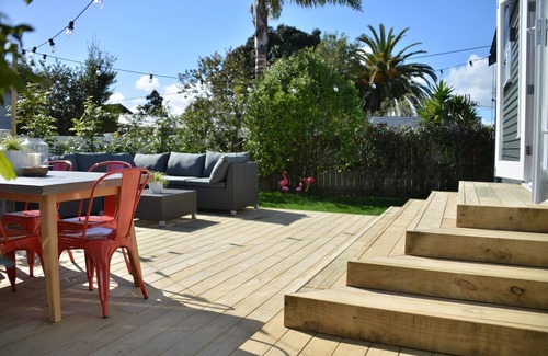 Auckland House | Sunny, Stylish, Sweet! Family-ready w/BBQ Deck. Close to Venues, Beaches, City.