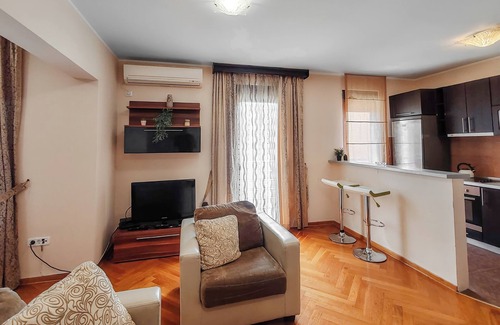 Lazi Apartment | Sunny Three-bedroom apartment