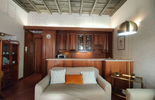 Repubblica Apartment | Sunny Trevi house with cute terrace and A/C !