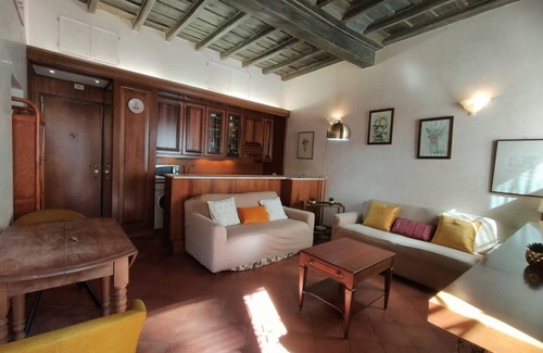Repubblica Apartment | Sunny Trevi house with cute terrace and A/C !